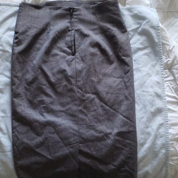 Le Chateau below the knee skirt - Picture 2 of 3